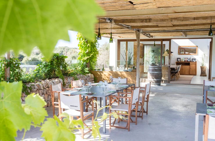Outdoor dining area in Binifadet Menorca